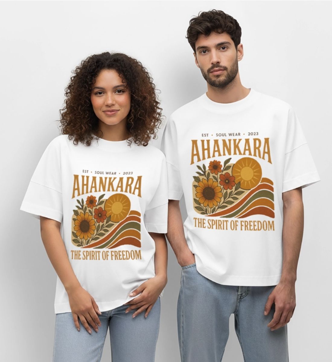 Hippie T Shirt „The Spirit of Freedom“ getragen – Unisex Look für Damen & Herren