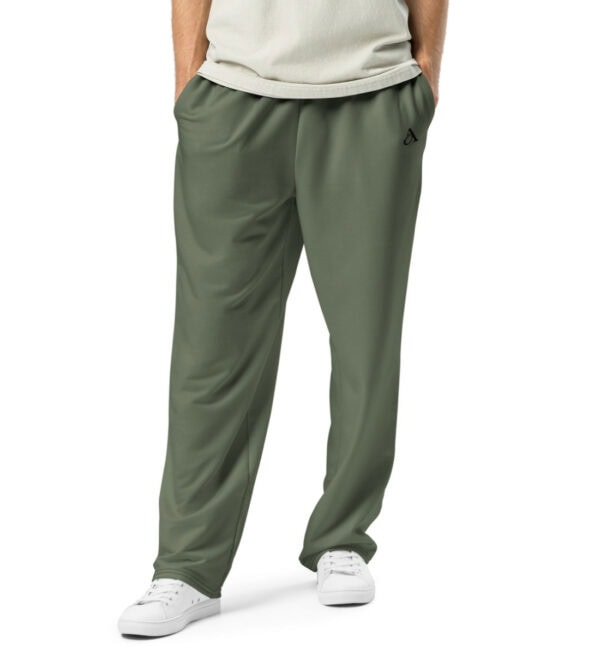 Nachhaltiger Jogger im 90er Stil in Militär-Grün