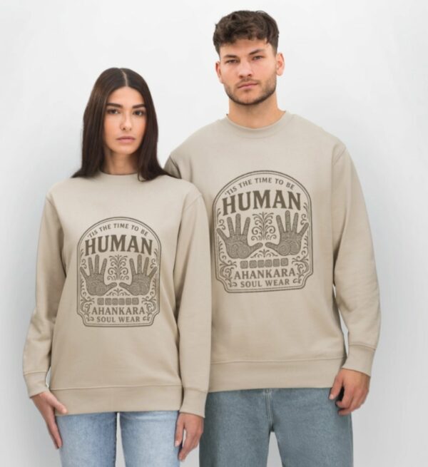 Nachhaltiges Sweatshirt Beige mit Retro Print Human Unisex