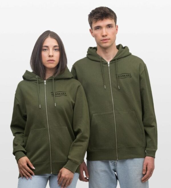 Kapuzenjacke mit Reißverschluss und Tribal Logo, bequem und weit geschnitten für Damen und Herren